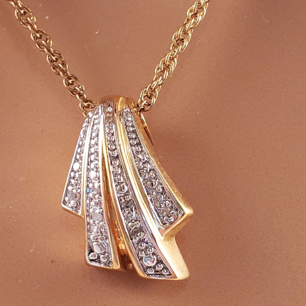 Gold Plated Delicate Cubic Zirconia  pendant Necklace 18" *